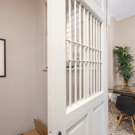 Vintage Acropolis Retreat Charming 3-bdrm In Koukaki Apartment