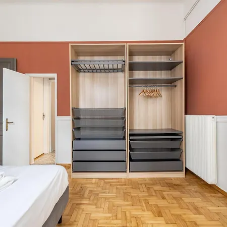 Vintage Acropolis Retreat Charming 3-bdrm In Koukaki Apartment