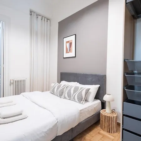 Vintage Acropolis Retreat Charming 3-bdrm In Koukaki Apartment *